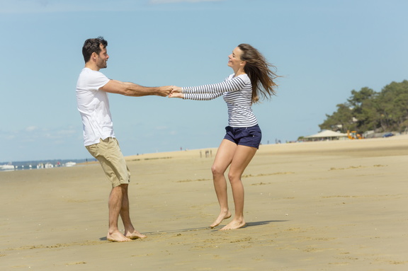 thalazur arcachon exterieur plage couple 281