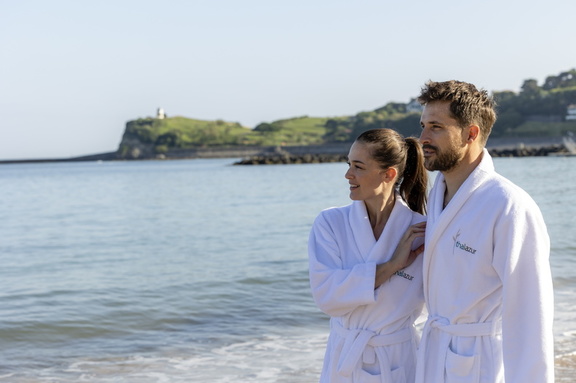 thalazur stjean exterieur plage couple 591
